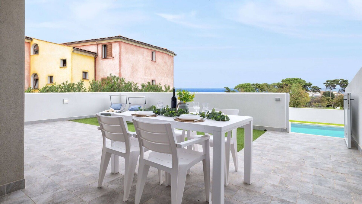 La Muddizza Apartment | Cosy apartment for 6 guests with pool, WIFI, A/C, TV, patio and pets allowed