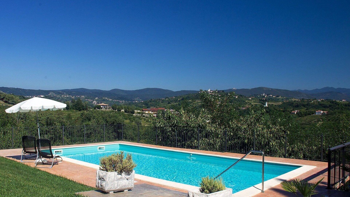 Brda Apartment | Cosy apartment for 5 guests with WIFI, pool, A/C, TV, balcony, panoramic view and parking