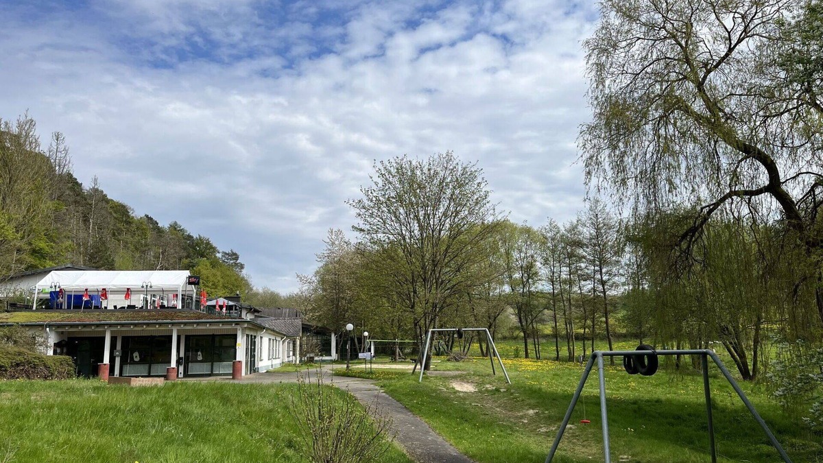 Frankenau House | Cosy apartment in villa for 8 people with WIFI, TV, terrace and pets allowed