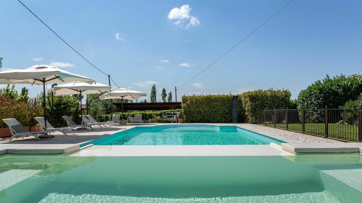 Montoro Villa | Cosy apartment in villa for 3 guests with WIFI, pool, hot tub, TV, panoramic view and parking