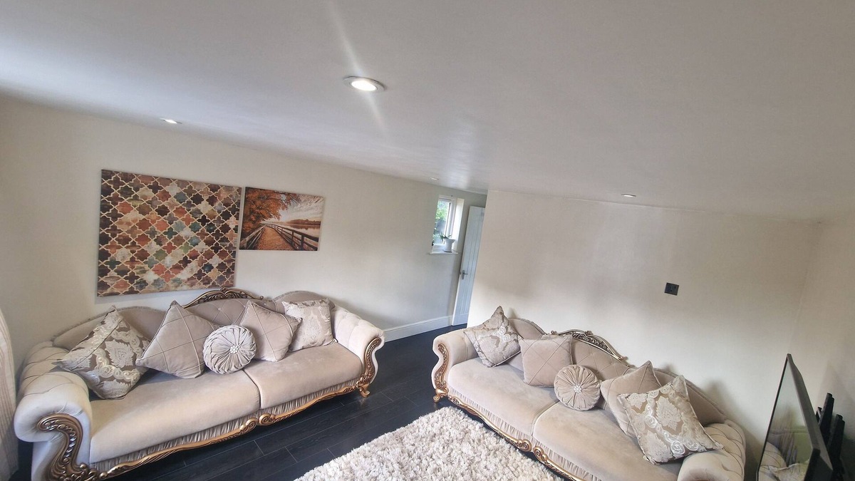 Crawley Apartment | Cosy Apartment in Crawley City Centre