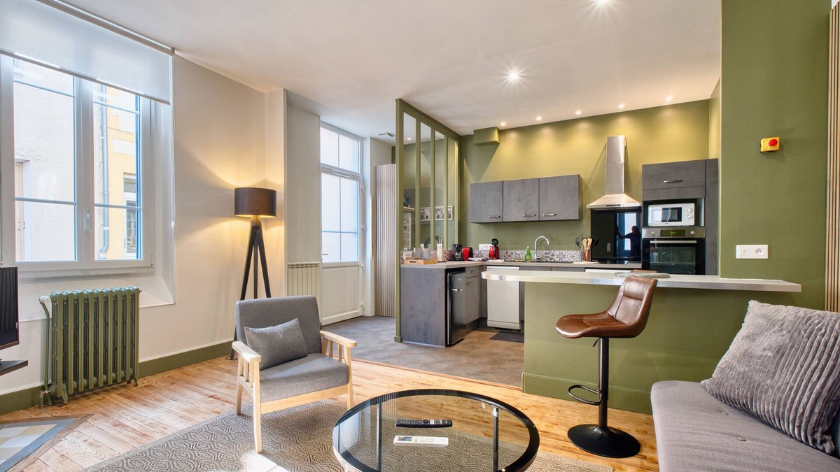 Eymet Apartment | Cosy apartment in Eymet – Air-conditioned, for 2 people, steps away from restaurants and the village