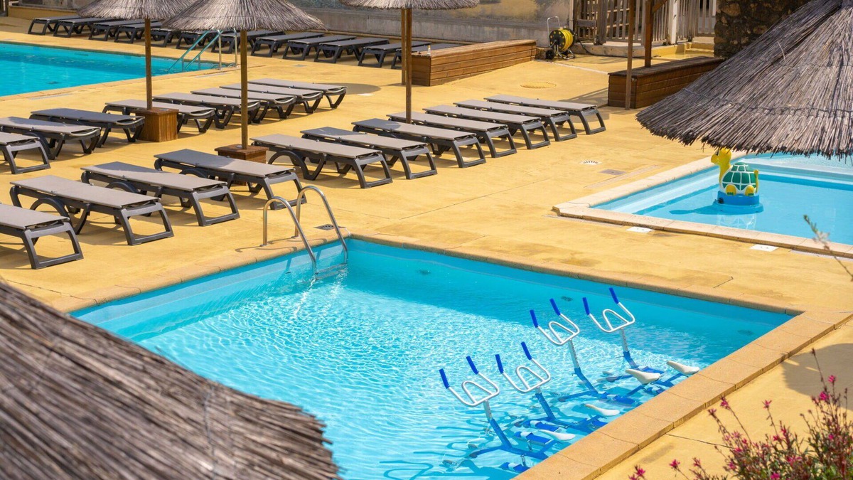 Cendras House | Cosy apartment in villa for 6 guests with WIFI, A/C, pool, TV, terrace, pets allowed and parking