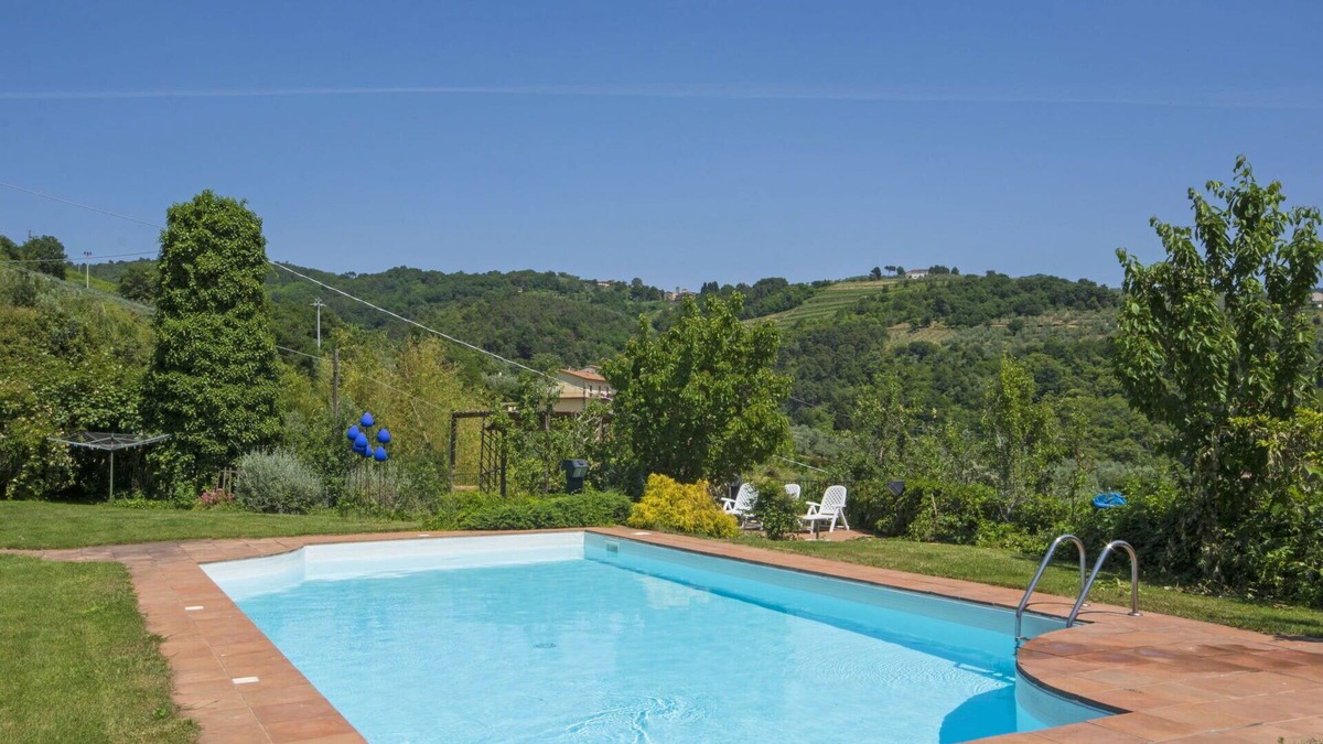 Giugnano Villa | Cosy apartment in villa for 4 guests with pool, A/C, WIFI, TV, terrace, panoramic view and parking