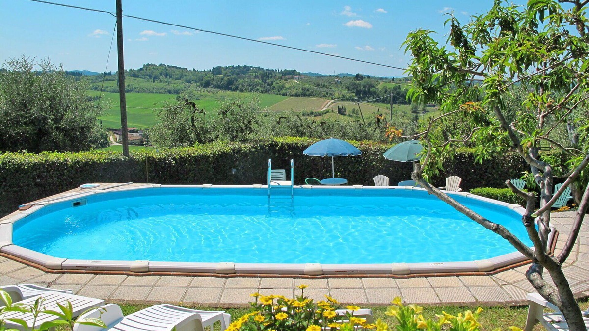 San Miniato Villa | Cosy apartment in villa for 6 people with pool, TV, patio and pets allowed