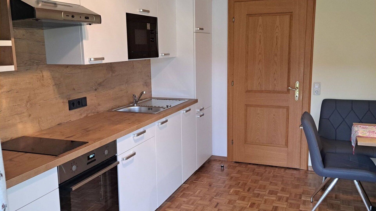Oberwang Villa | Cosy apartment in villa for 4 guests with WIFI, TV and balcony