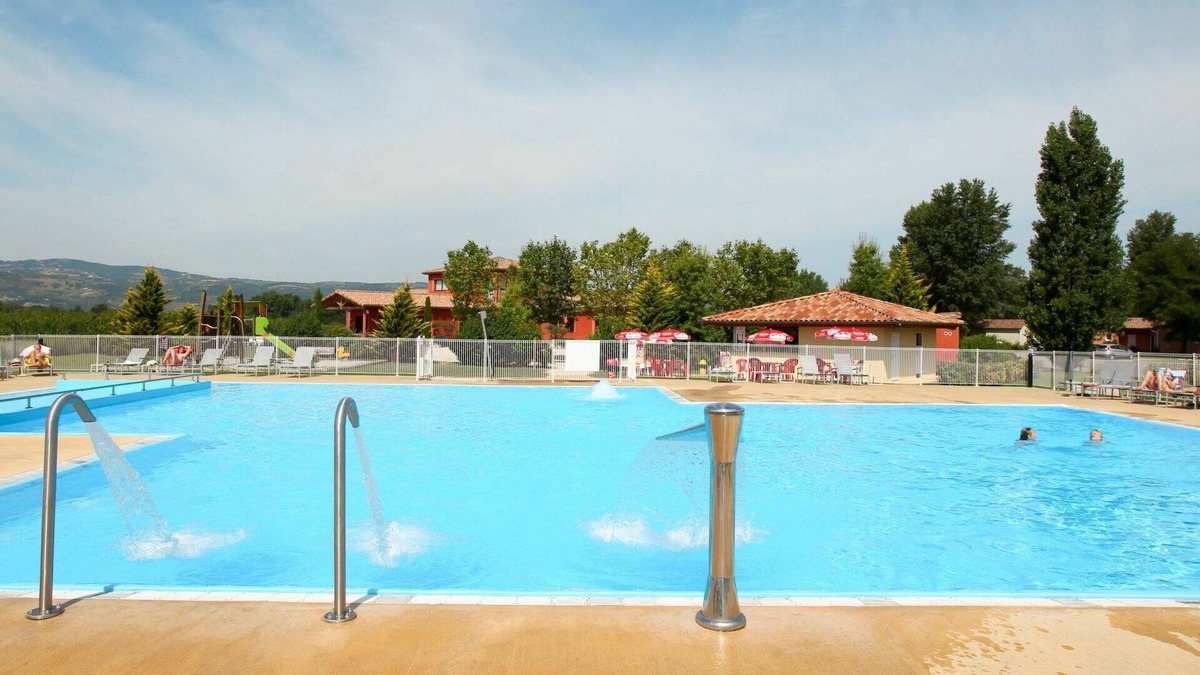 Pont-de-l'Isere House | Cosy apartment in villa for 6 people with WIFI, pool, A/C, TV, terrace and pets allowed