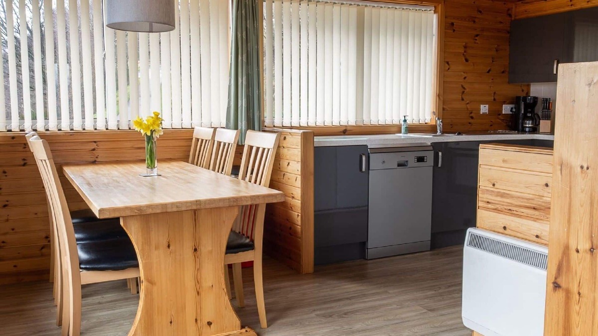 Drumnadrochit House | Cosy apartment in villa for 6 people with WIFI, TV, patio and panoramic view