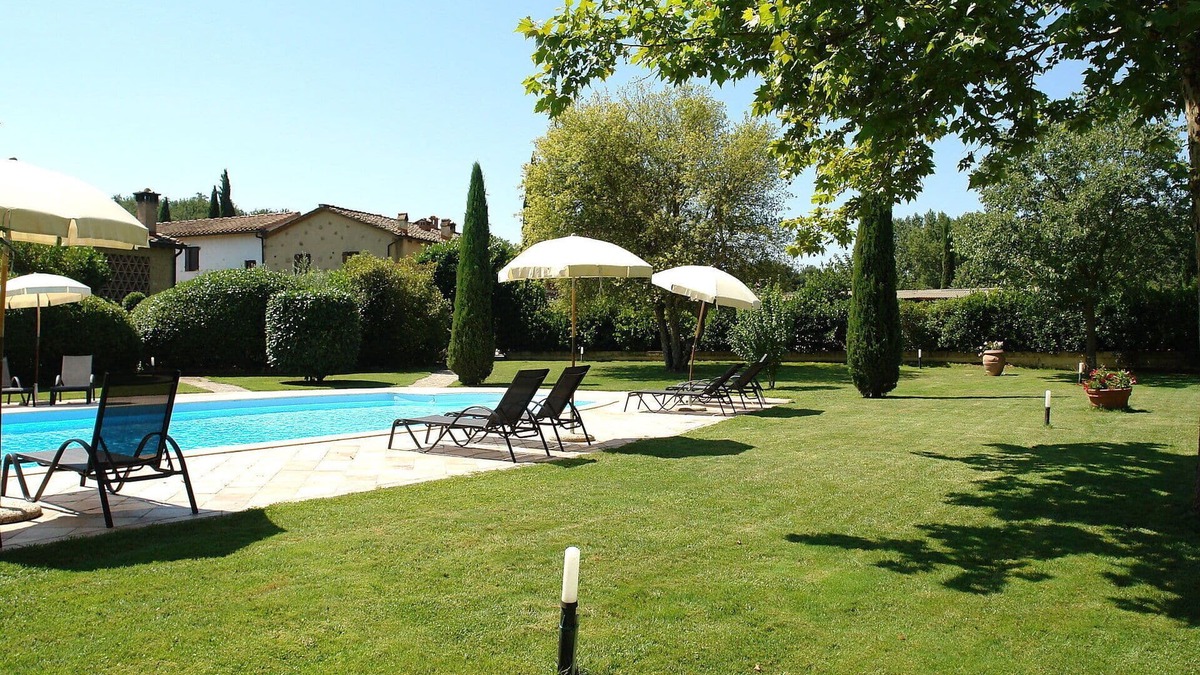Poggiarello Villa | Cosy apartment in villa with pool, WIFI, TV, terrace, pets allowed, parking, close to San Gimignano