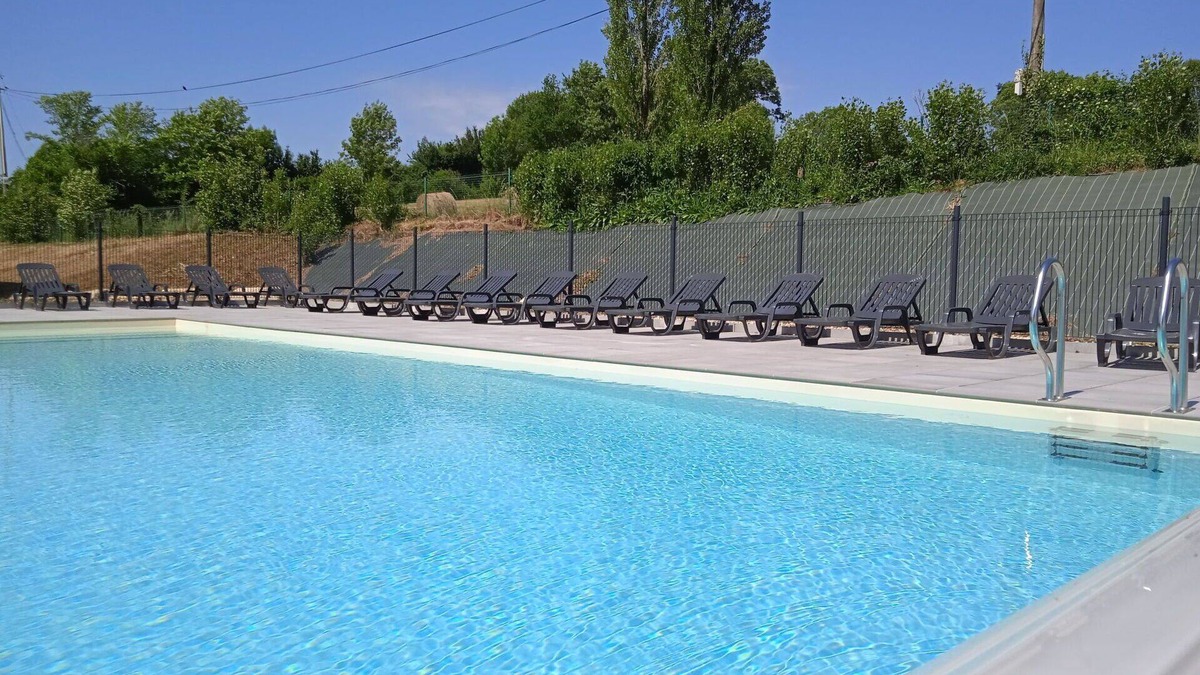 Prailles House | Cosy apartment in villa for 6 guests with pool, internet, TV, terrace, pets allowed and parking