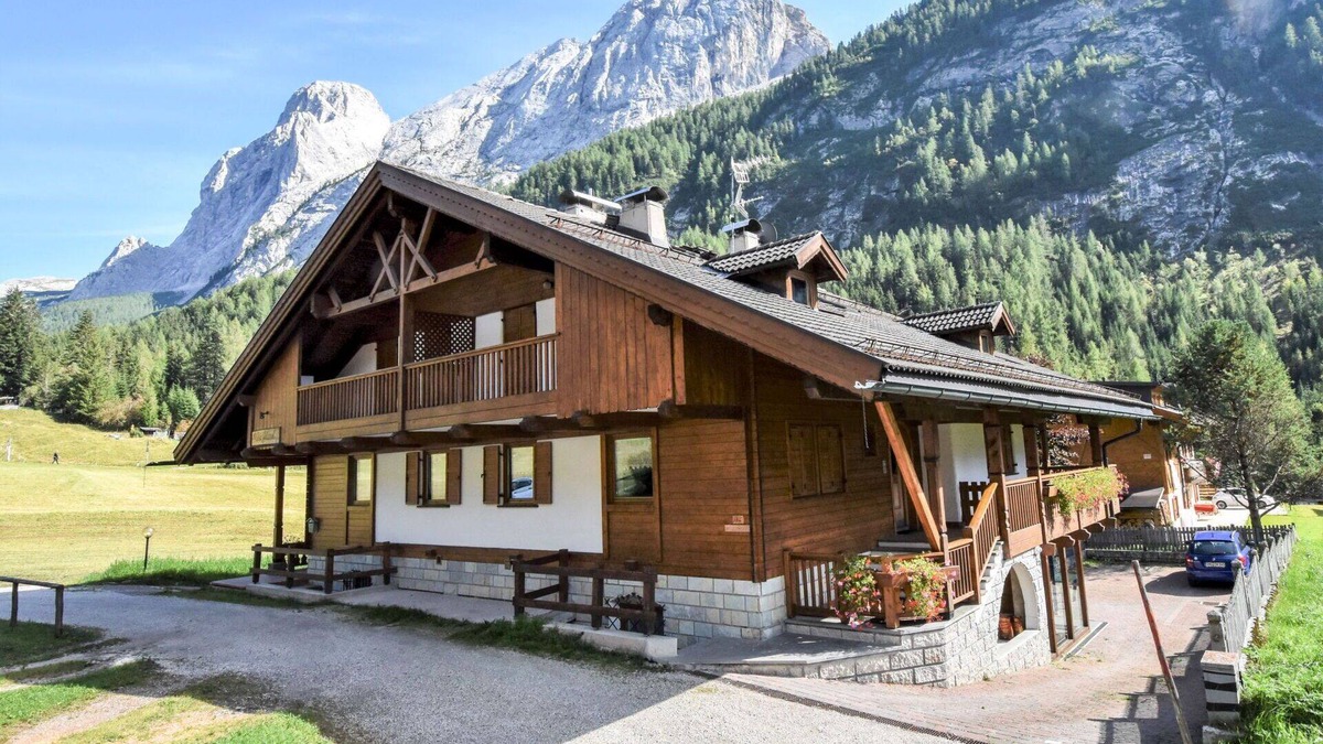 Penia House | Cosy apartment in villa for 8 people with WIFI, TV, balcony and pets allowed