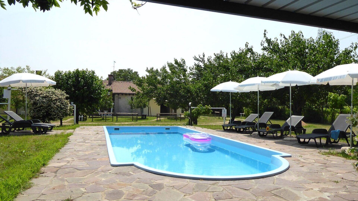 Silea House | Cosy apartment in villa for 4 people with WIFI, A/C, pool, patio and parking
