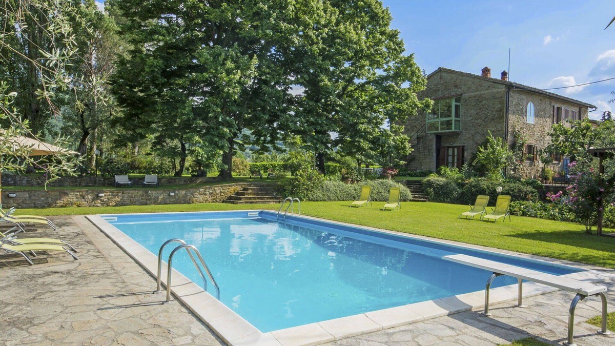 Rufina Villa | Cosy apartment in villa for 4 guests with WIFI, pool, terrace, pets allowed and parking