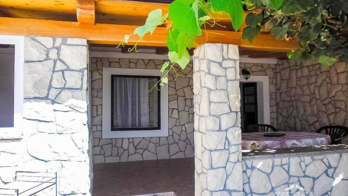 Zubovici Apartment | Cosy Apartment near the beach in Zubovici, Croatia