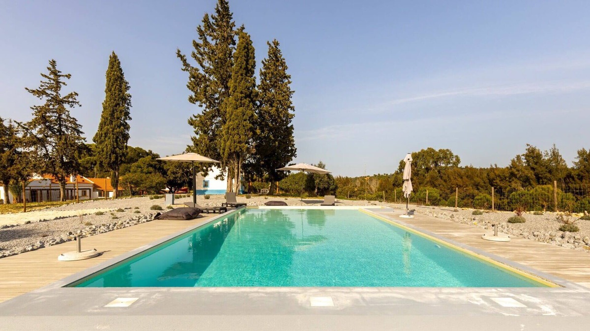Sao Martinho Villa | Cosy apartment in villa for 7 people with pool, WIFI, A/C, TV, terrace and parking
