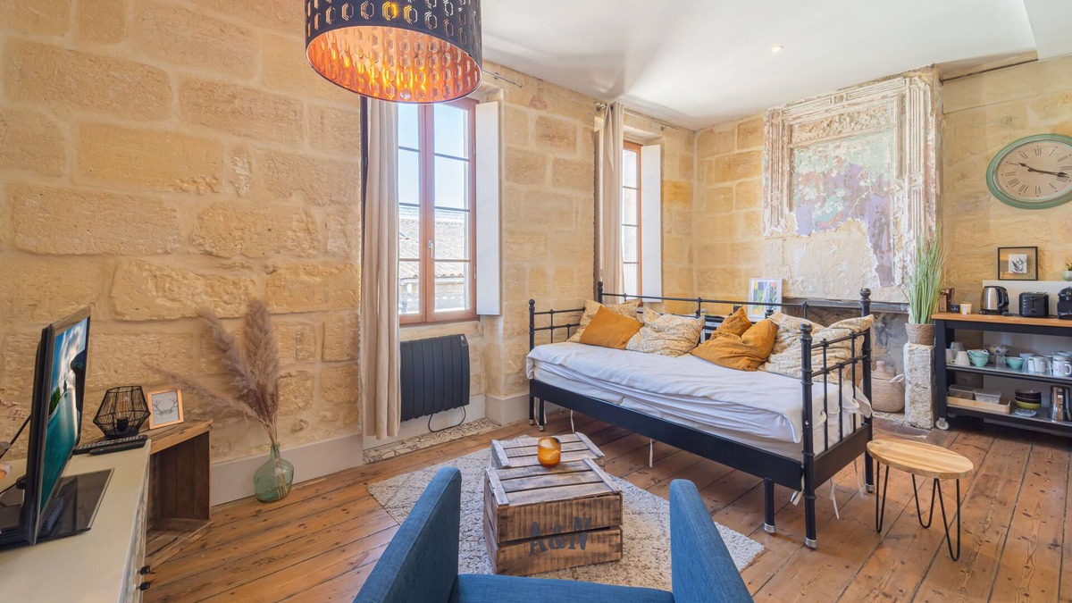 Bordeaux Sud Apartment | Cosy apartment two minutes from the train station!