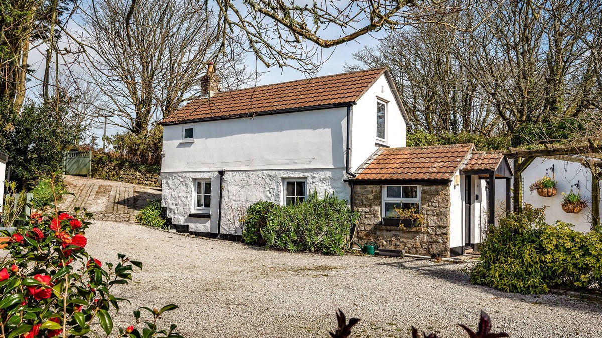 Tresowes House | Cosy barn close to Praa Sands
