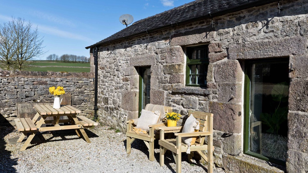Hurdlow Cottage | Cosy barn conversion, surrounded by amazing countryside views, perfect for couples.