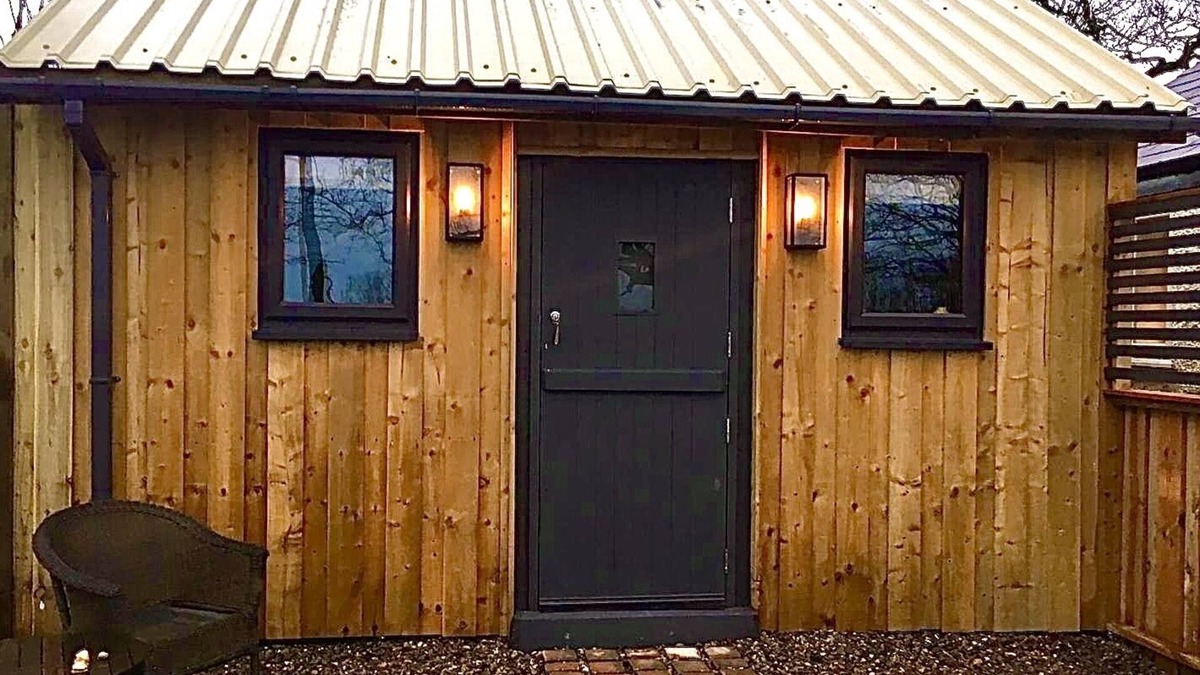 Eglwyswrw House | Cosy Barn Conversion with Breakfast included. Just minutes from sandy beaches