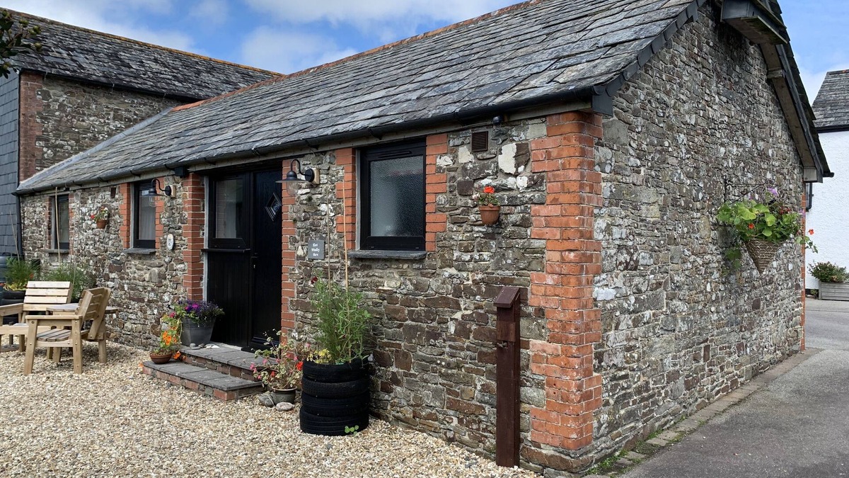 Bude House | Cosy barn for couples in peaceful rural surroundings near Bude coast