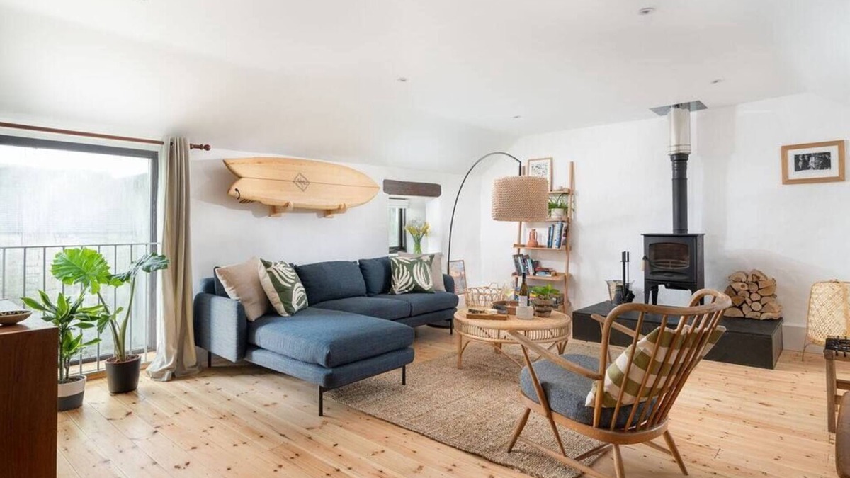Treen House | Cosy barn, walk to 3 beaches