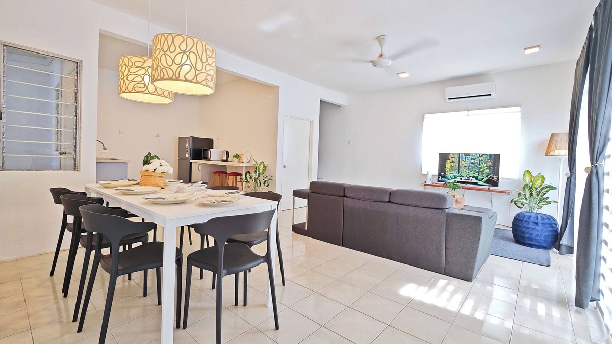 Simpang Ampat House | Cosy Batu Kawan Homestay 12 pax ~ 5 mins to Design Village & IKEA ~ Entire Home