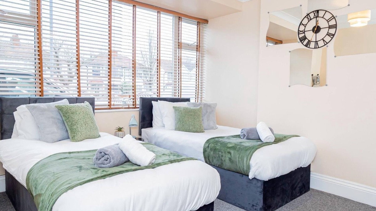 Little Hay House | Cosy Birmingham House with 3 Bedrooms