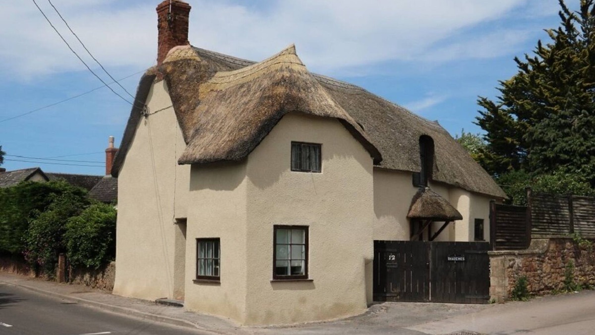 Williton Cottage | Cosy C17th pet-friendly Cottage: WIFI, Woodburner, Enclosed Garden & Parking