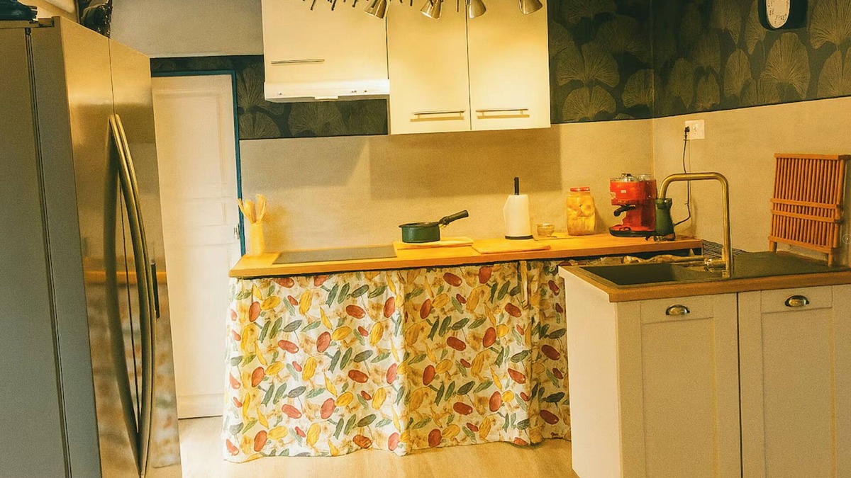 Saint-Privat Ski Chalet | Cosy cabin with blooming garden & view – Dordogne Valley, France