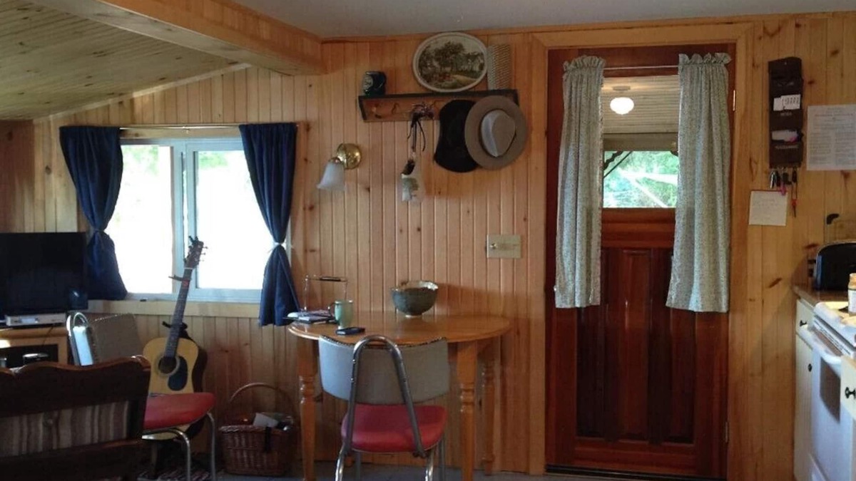 Tay Valley Cottage | Cosy cabin steps from the lake