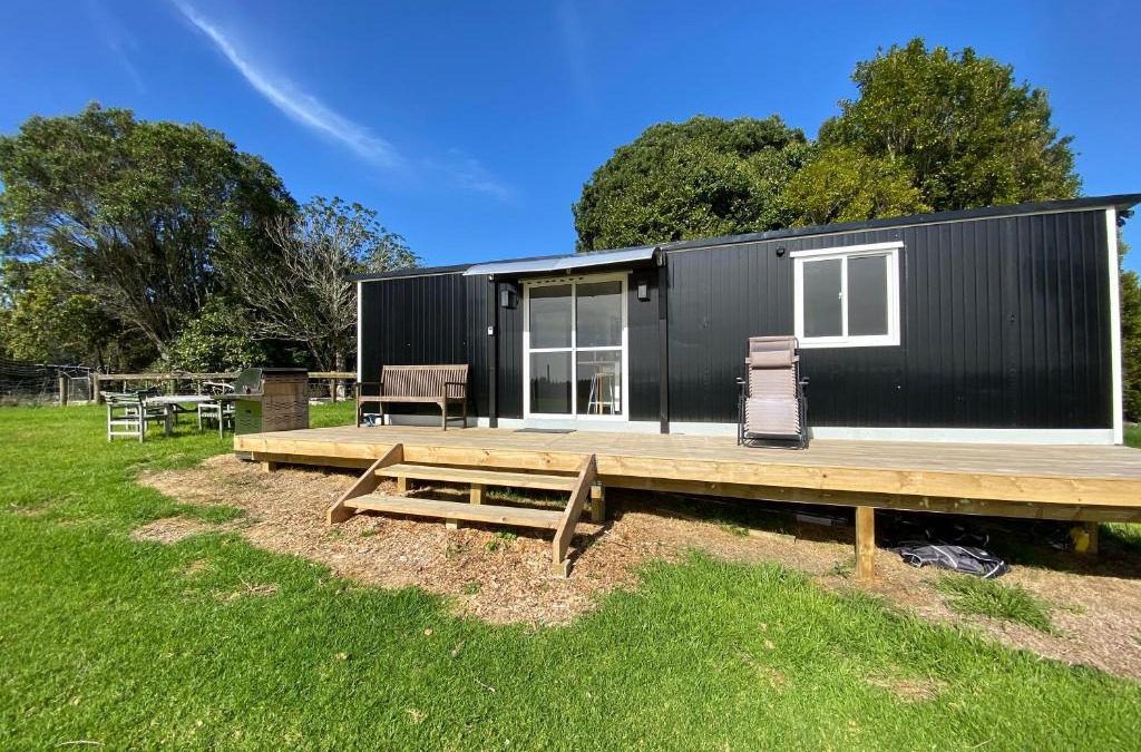Pukekohe House | Cosy cabin to stay even better than Glamping