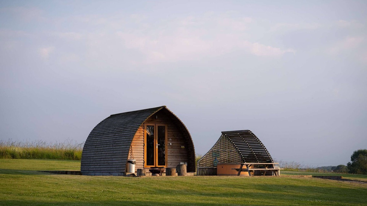 Northallerton Cabin | Cosy Cabin with Hot Tub in North Yorkshire