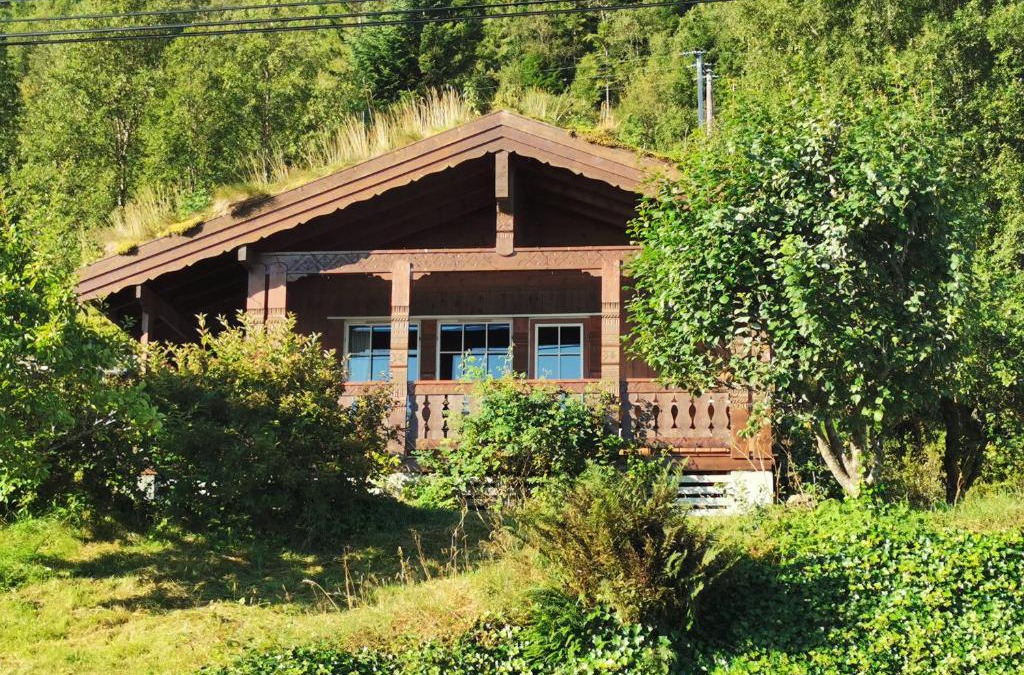 Volda Ski Chalet | Cosy chalet, 100m2 with fjordview!