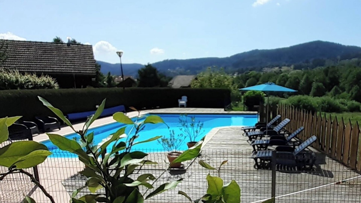 Le Syndicat Ski Chalet | Cosy chalet with breathtaking views of the pond and valley in the Vosges mountains