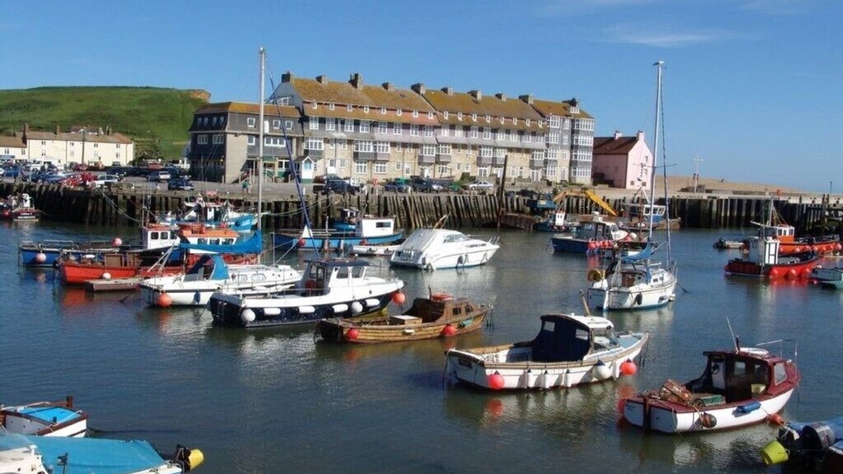 West Bay Apartment | Cosy character apartment overlooking historic harbour and beach