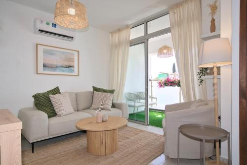 Ayios Dhometios Apartment | Cosy Charming Balcony Suite