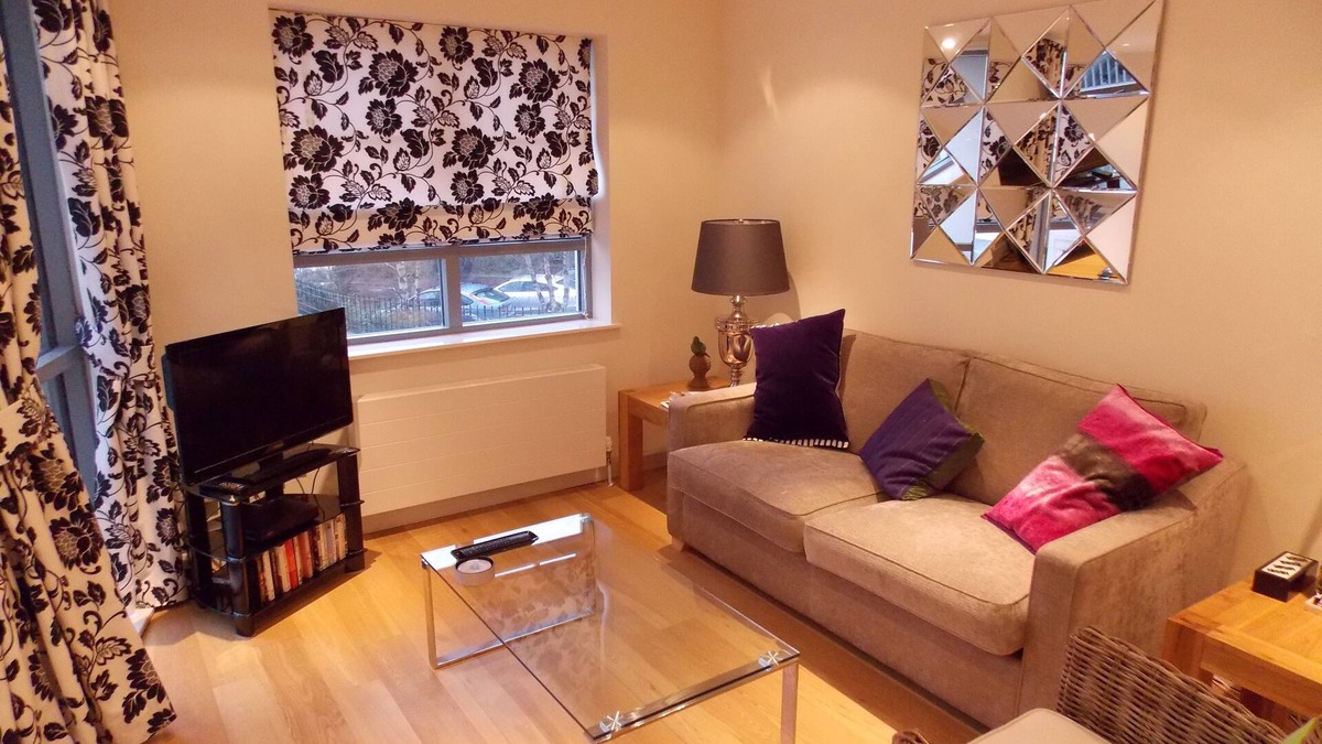 Bonnington Apartment | Cosy City centre apartment with free WiFi.