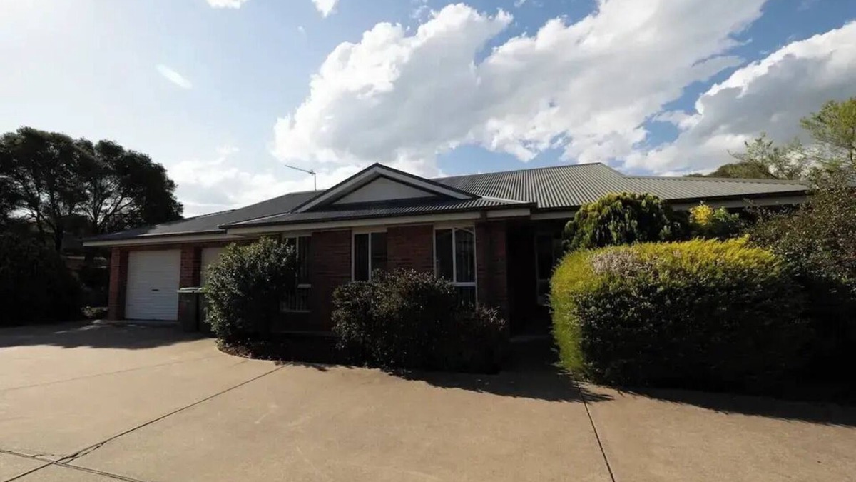 East Wagga Wagga Apartment | Cosy city escape, a short walk to the river!