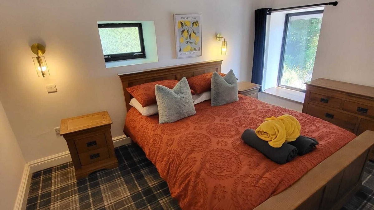 Innellan House | Cosy Coach House next to the beach InnellannLog Burner