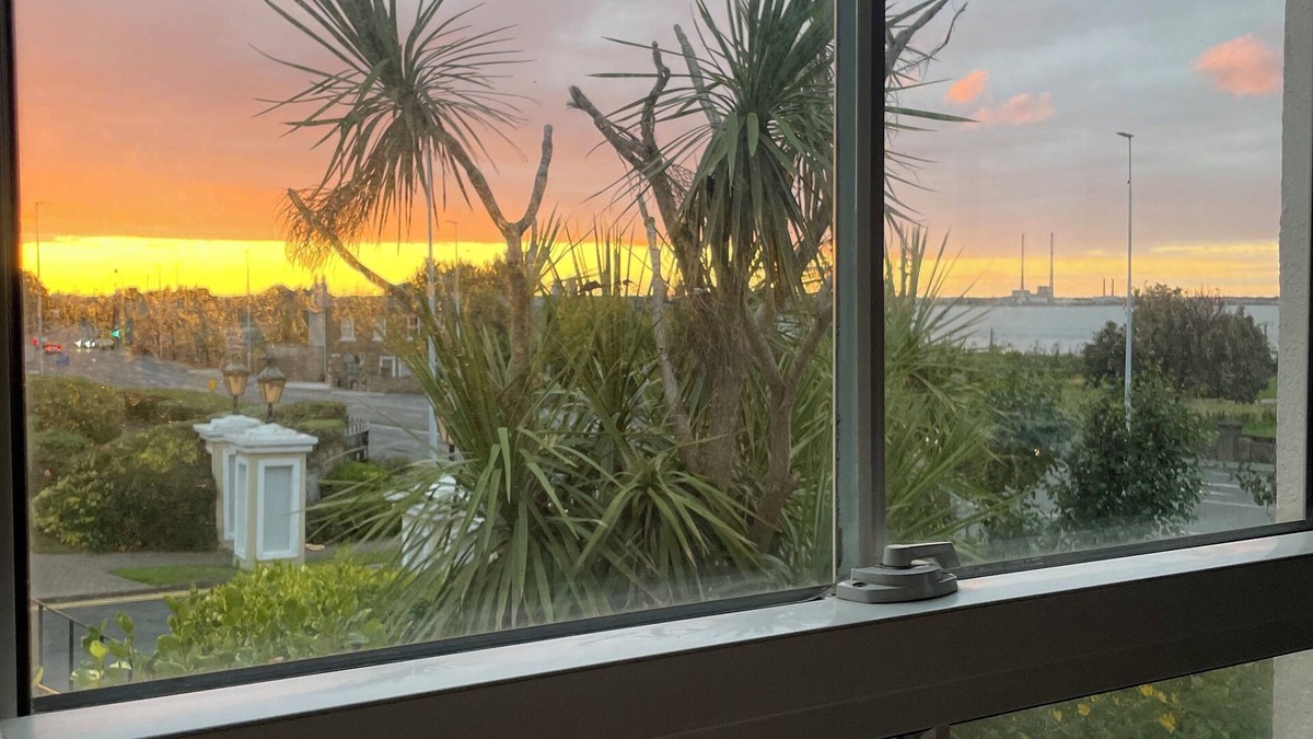 Blackrock Apartment | Cosy Coastal Apartment in the heart of Blackrock village.