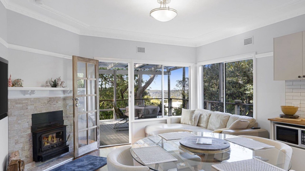 Macmasters Beach House | Cosy coastal cottage with AC and walking distance to beach