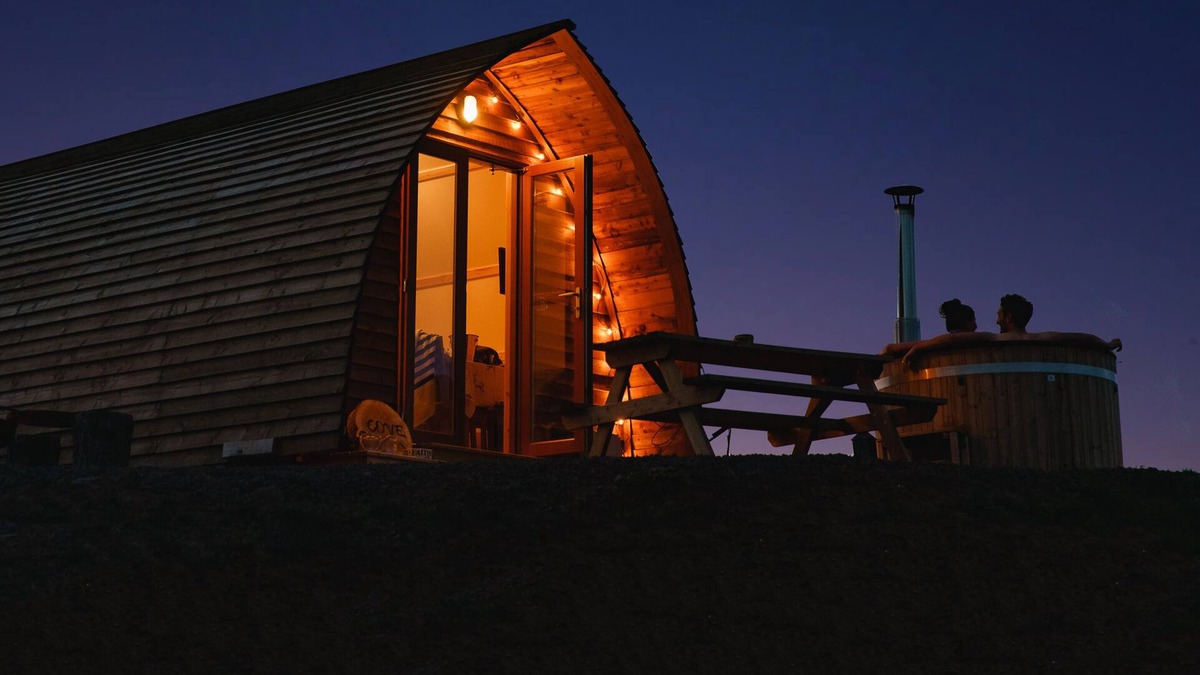 Cockburnspath Cabin | Cosy Coastal Cabin with Wood Fired Hot Tub