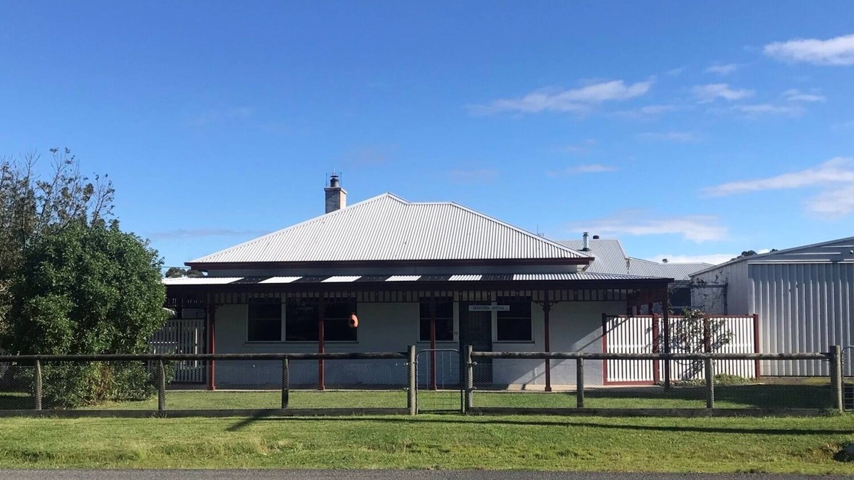 Port Albert House | Cosy coastal cottage with all the comforts of home