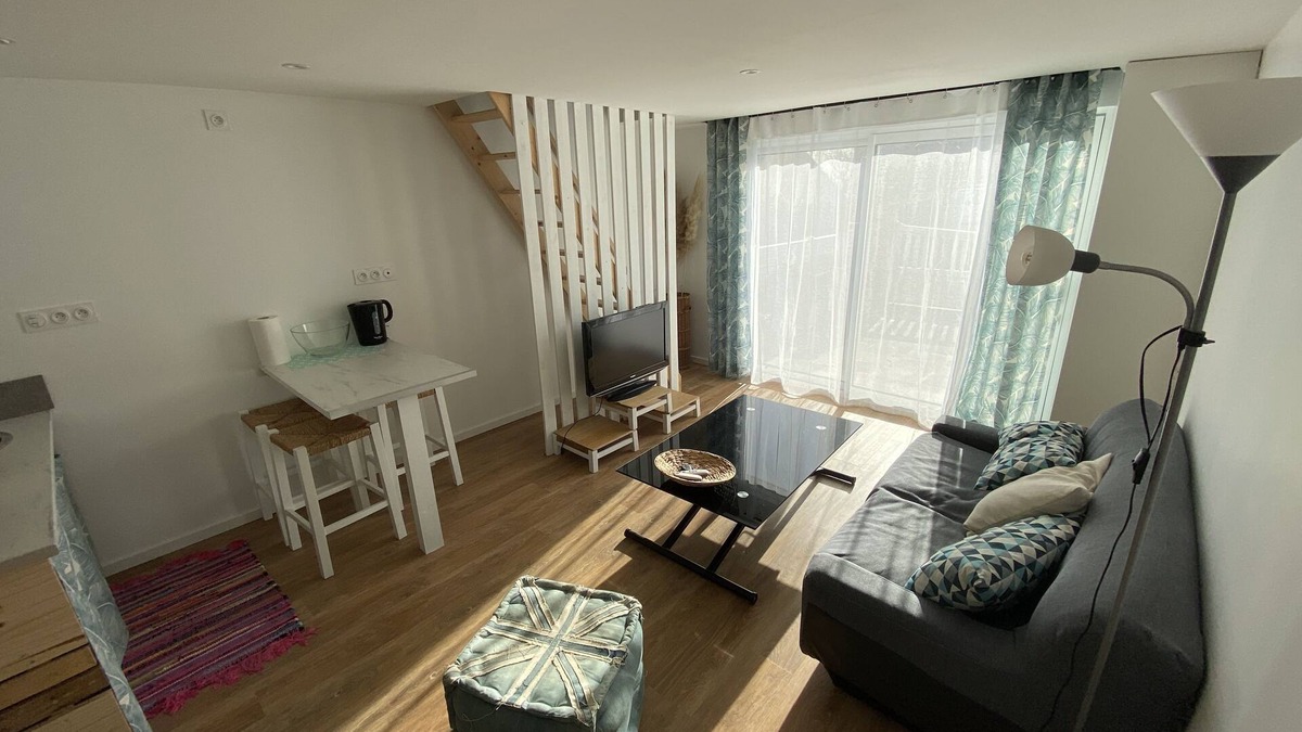 Ploneour-Lanvern House | Cosy cocoon close to beaches and shops.
