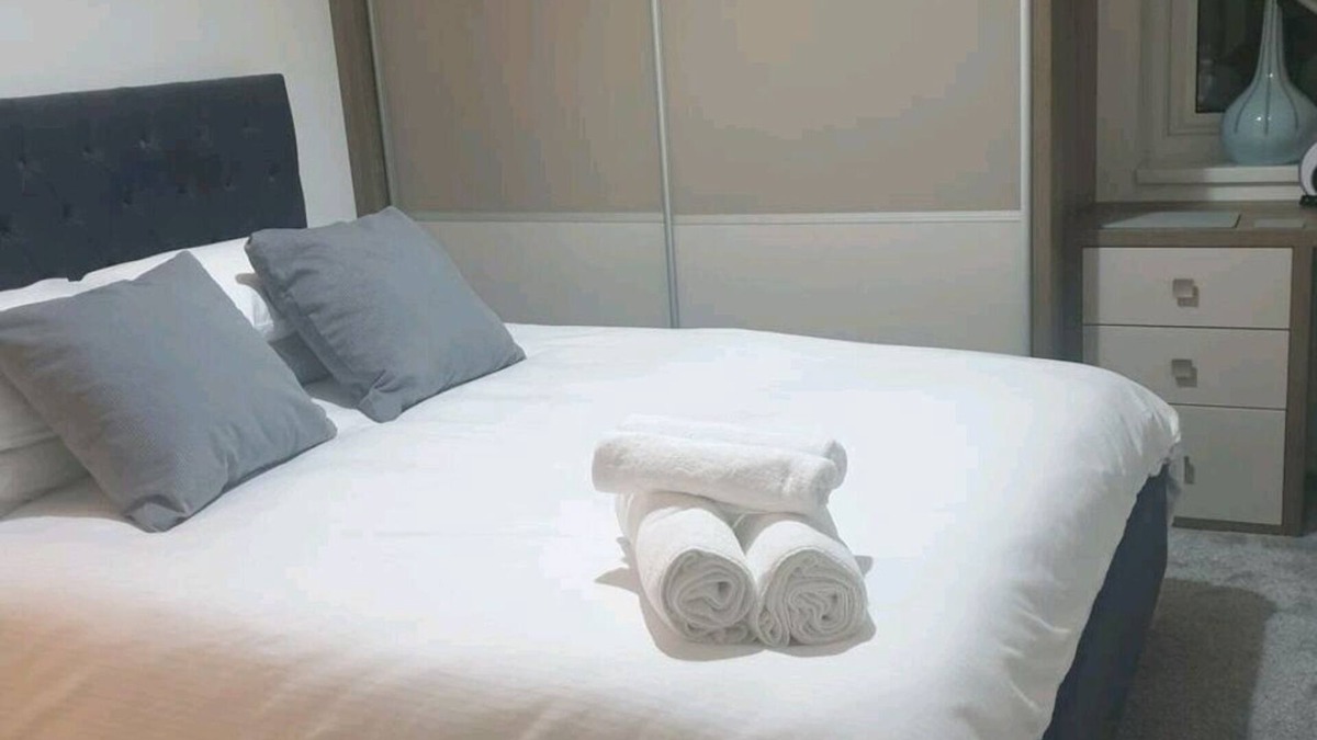 Radcliffe House | Cosy & Comfortable 2 Bedroom Annex New Build 2022