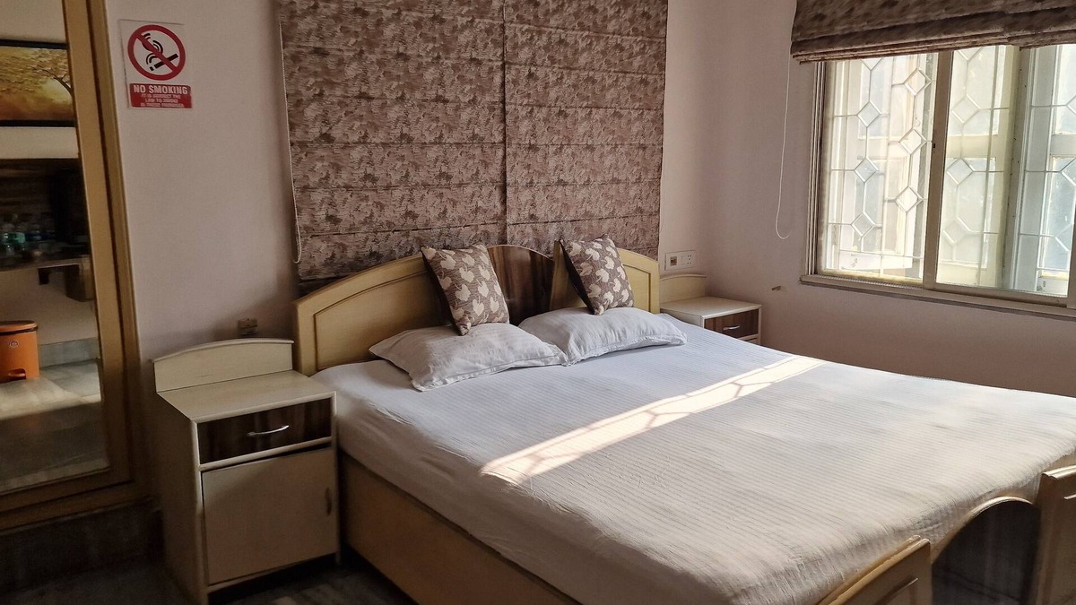 Kolkata Apartment | Cosy, Comfortable, safe stay at an affordable rate in Kolkata #2n