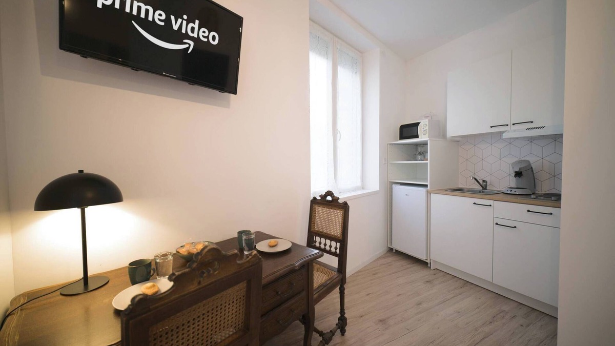 Mulhouse Apartment | Cosy, comfortable studio close to town center and transport (4)