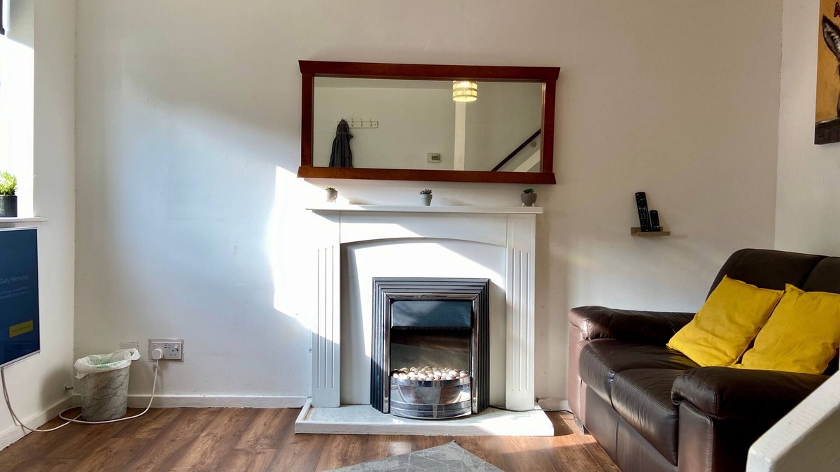 Healey Lane House | Cosy Contractors Retreat in Batley - sleeps 3