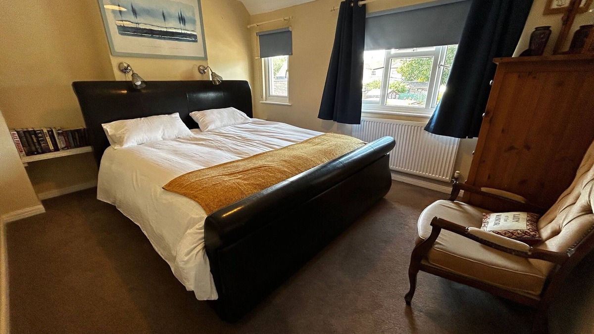 Faringdon House | Cosy & convenient - family and pet friendly home