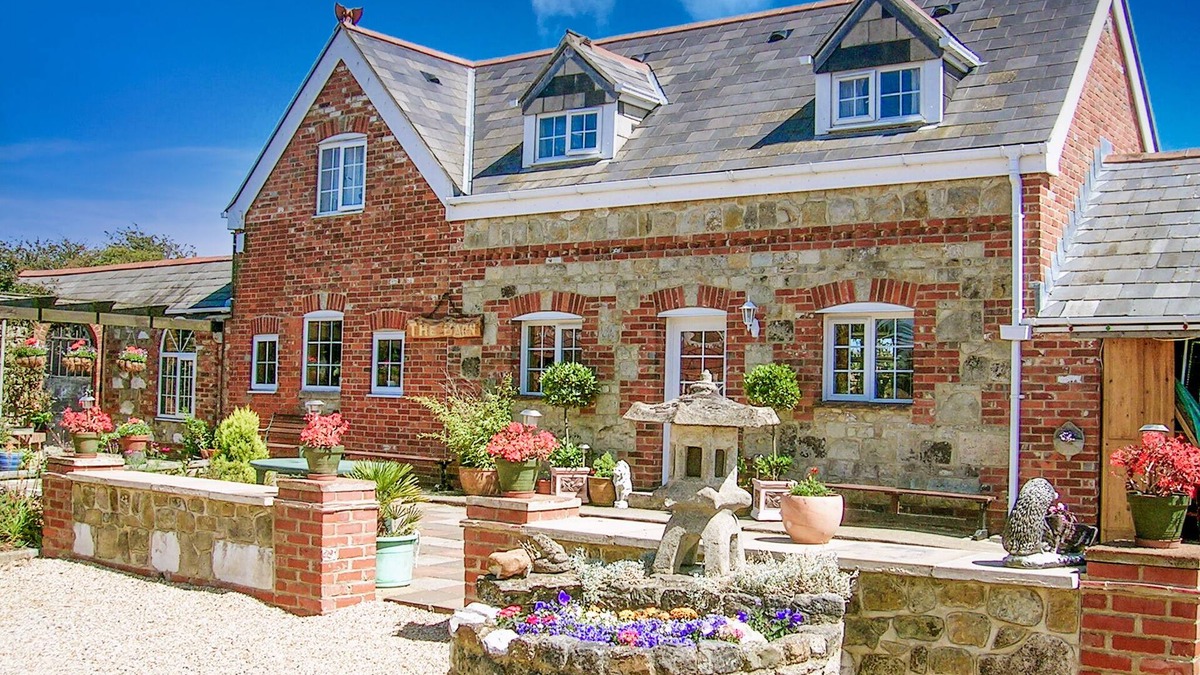 Merstone Cottage | Cosy converted barn in rural location with views of the surrounding countryside.
